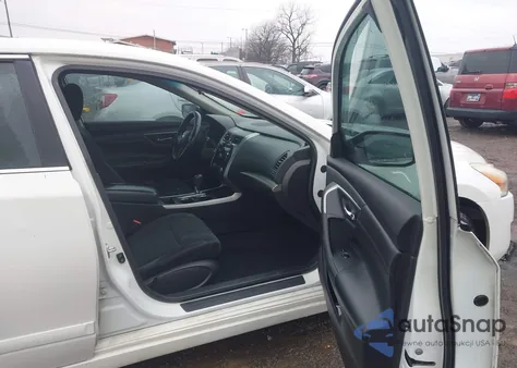 2015 Nissan Altima 2.5 S z USA, uszkodzony, nr VIN 1N4AL3AP2FC418047